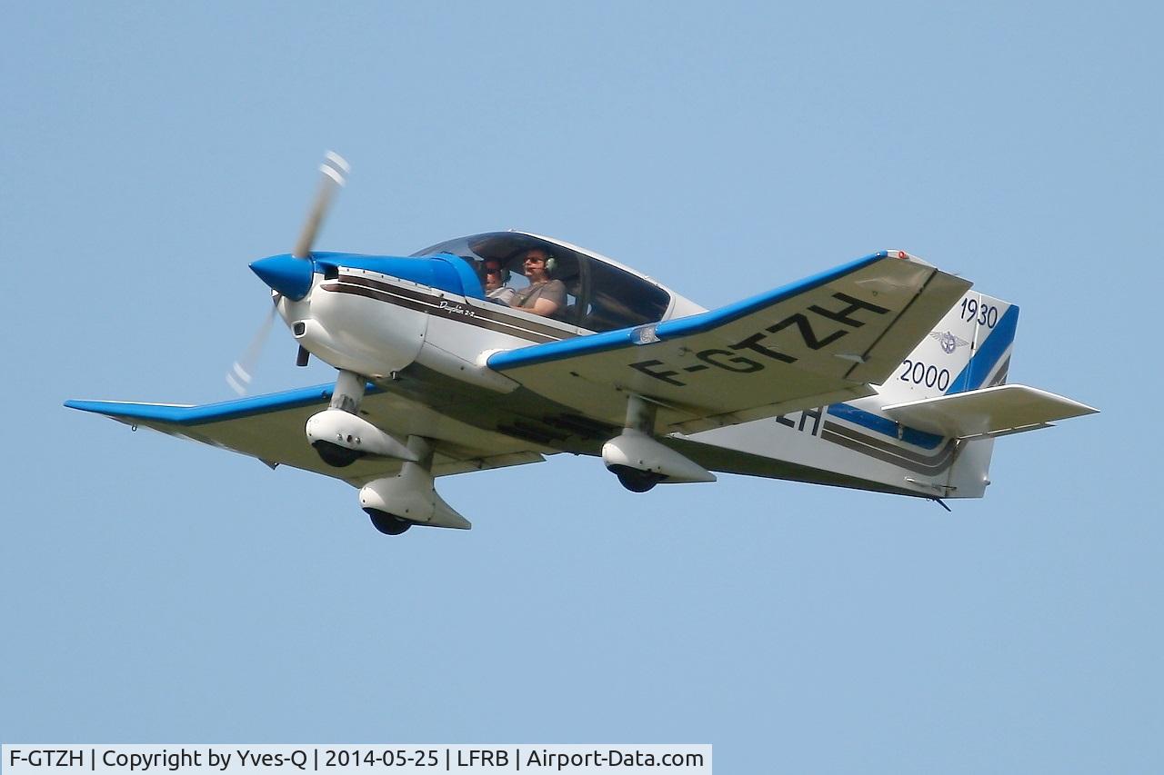 F-GTZH, Robin DR-400-120 Petit Prince C/N 2455, Robin DR-400-120 Petit Prince, Take off Rwy 25L, Brest-Bretagne Airport (LFRB-BES)
