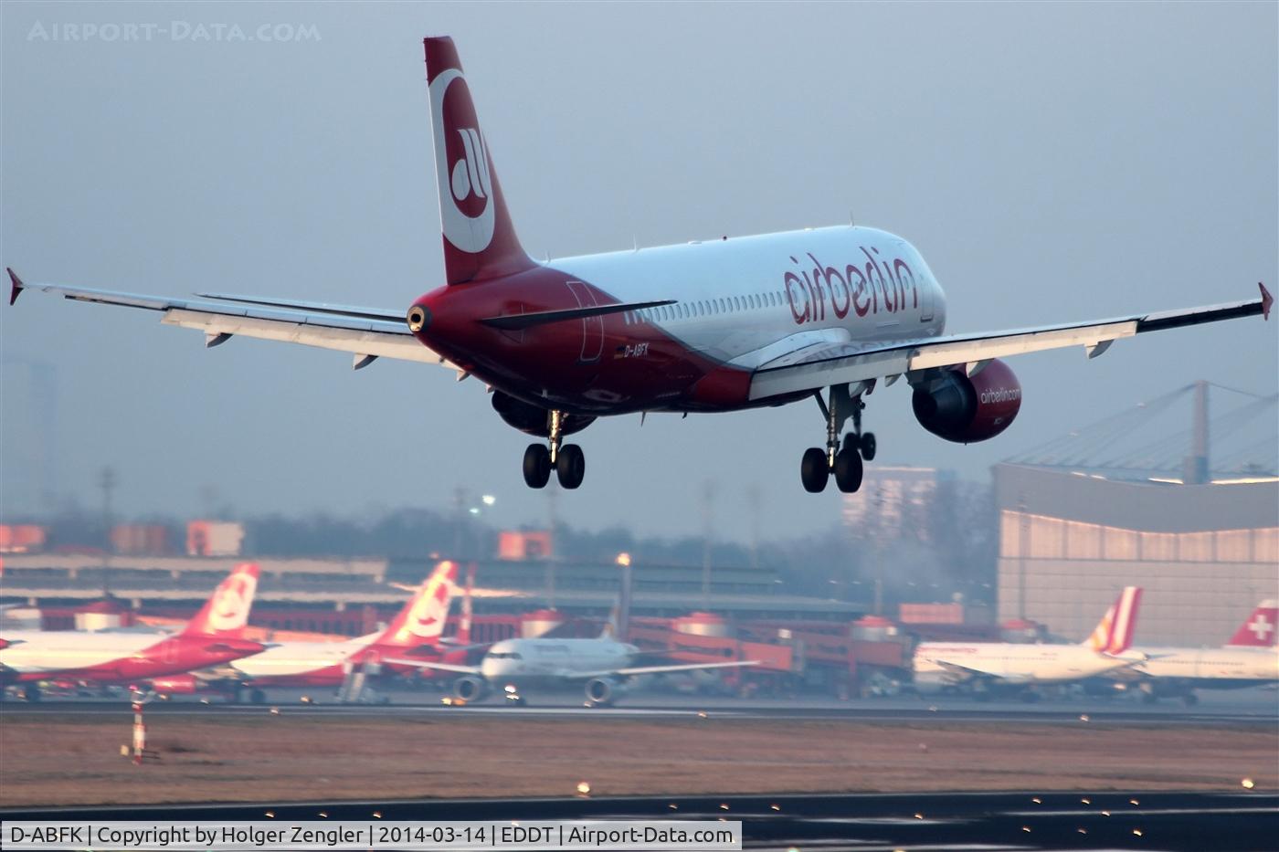 D-ABFK, 2010 Airbus A320-214 C/N 4433, Arrival of an Air Berliner on rwy 26R...