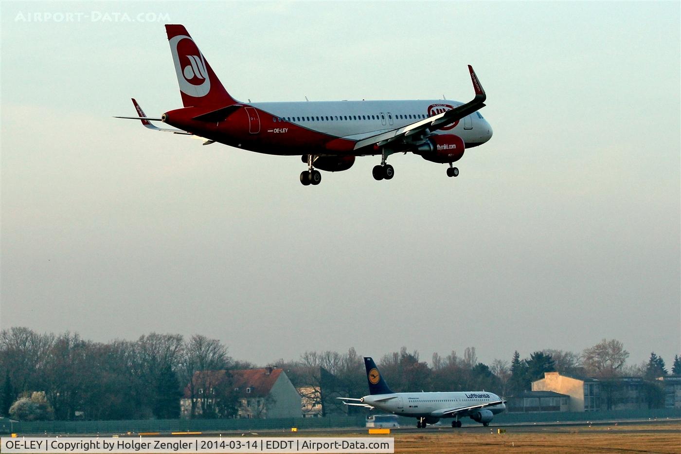 OE-LEY, 2013 Airbus A320-214 C/N 5648, Inbound traffic on rwy 26R is observed by outbound traffic on rwy 26L....