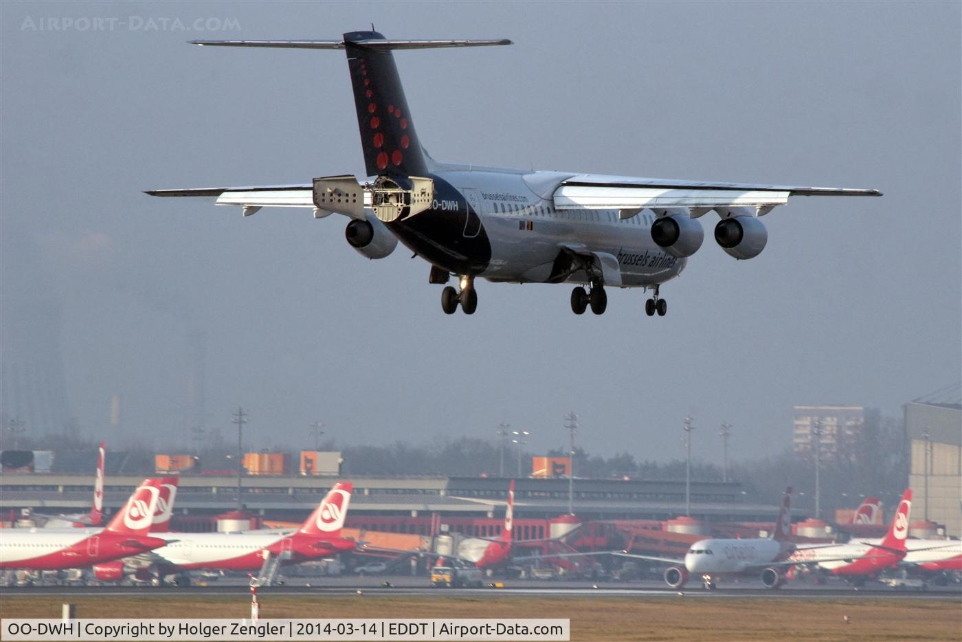 OO-DWH, 1998 British Aerospace Avro 146-RJ100 C/N E3340, Coming from BRU down on TXL...