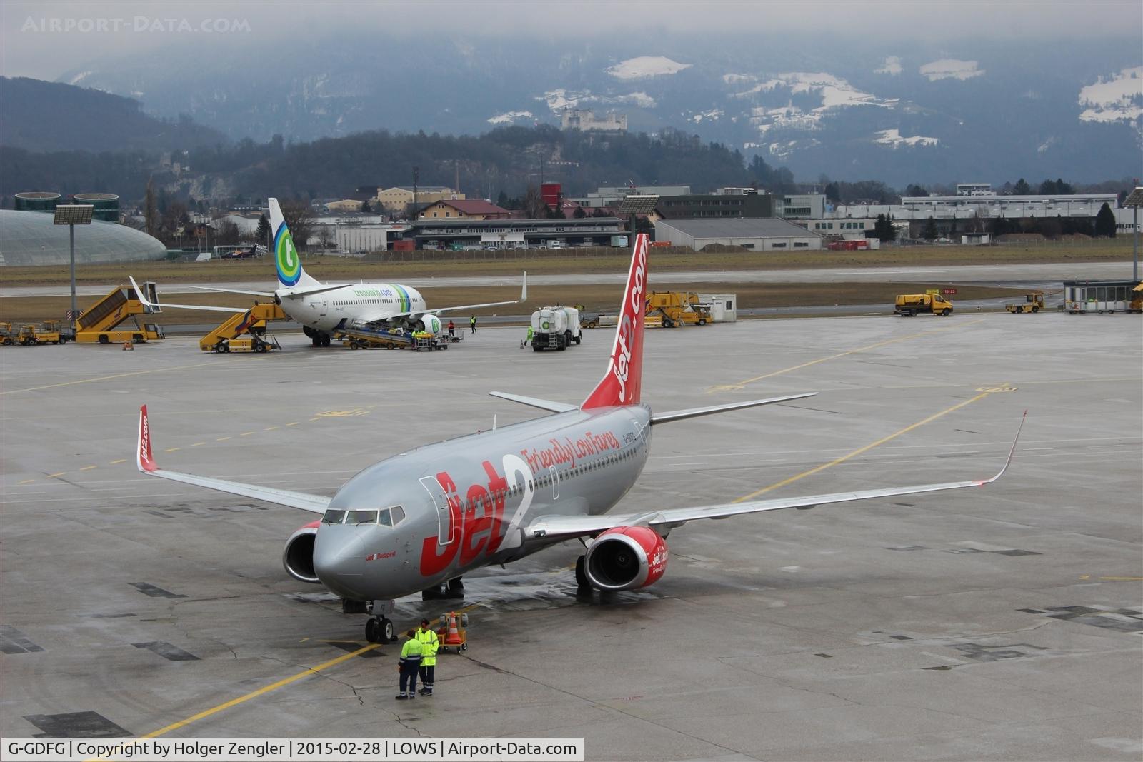 G-GDFG, 1997 Boeing 737-36Q C/N 28658, Apron overview....