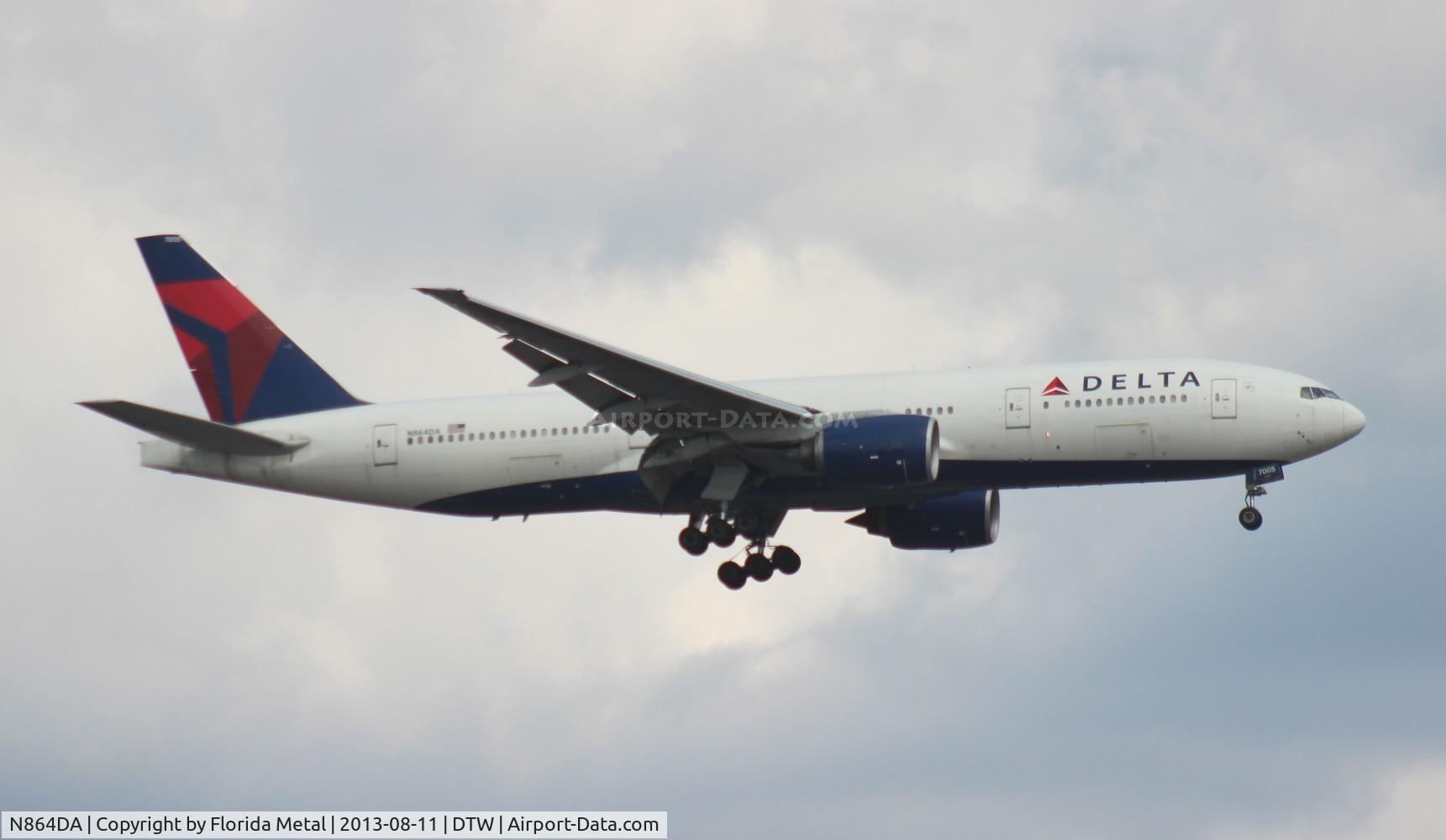 N864DA, 1999 Boeing 777-232 C/N 29736, Delta