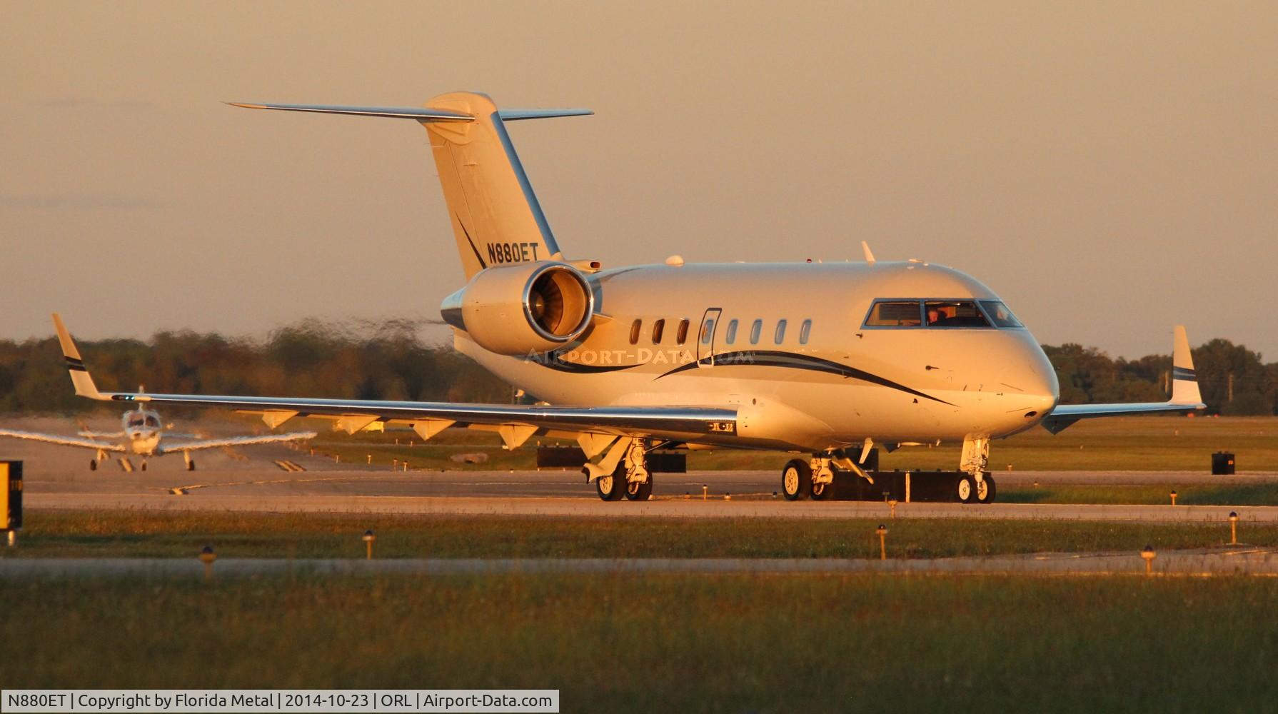 N880ET, 2001 Bombardier Challenger 604 (CL-600-2B16) C/N 5514, Challenger 604