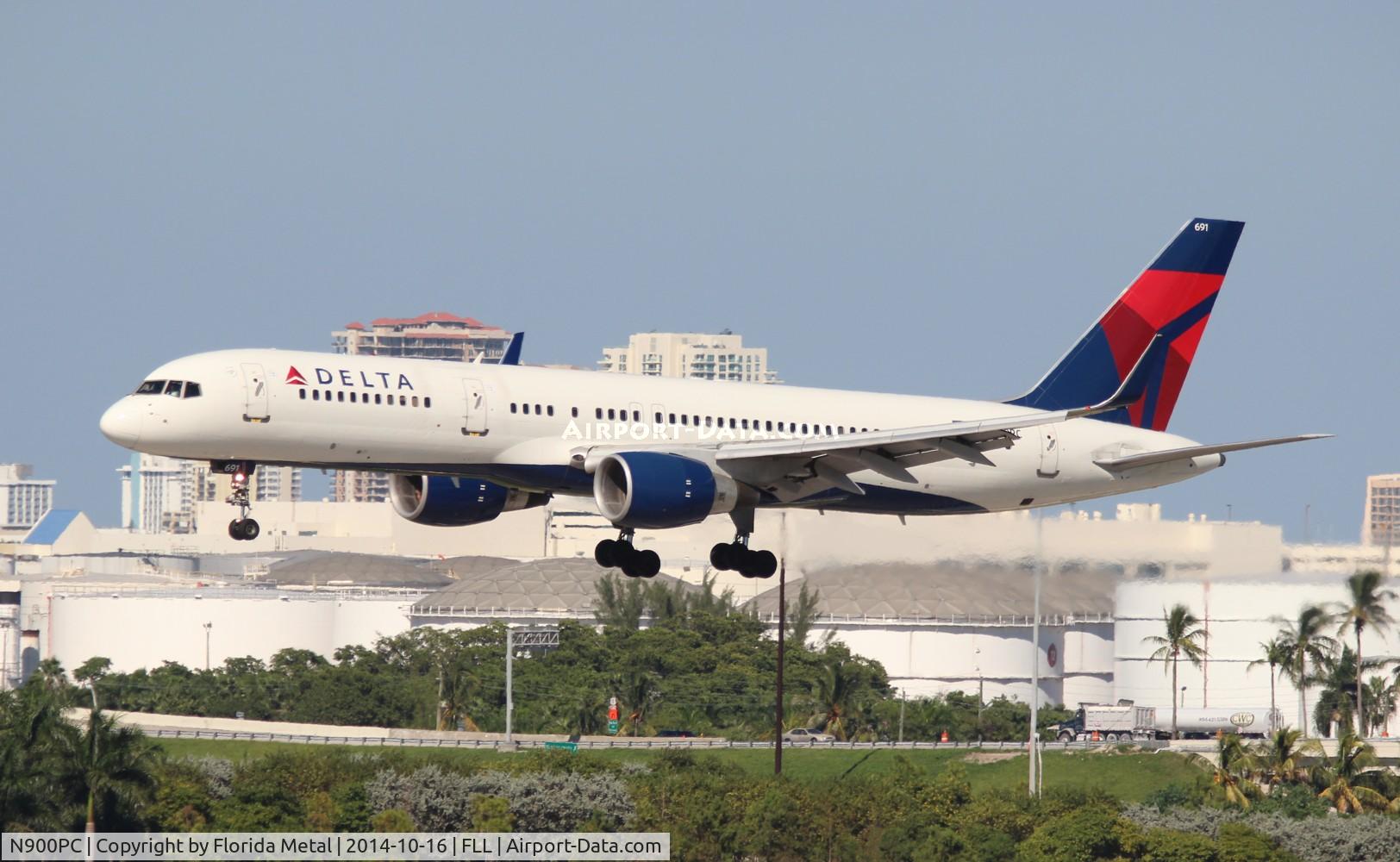 N900PC, 1997 Boeing 757-26D C/N 28446, Delta 757