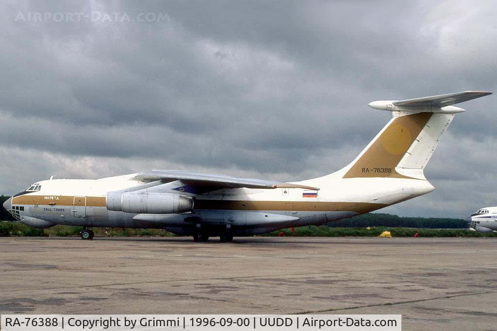 RA-76388, Ilyushin IL-76TD C/N 1013406204, Golden Ilyushin, former Il-76MD by Sowjet/Russian Air Force as CCCP-78851 and now in use by Angolan Air Force as D2-FGG; l/n KWG 05jun13 - Kodachrome64