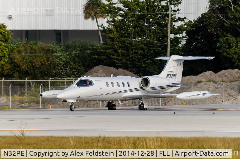 N32PE, 1980 Gates Learjet 35A C/N 327, Ft. Lauderdale