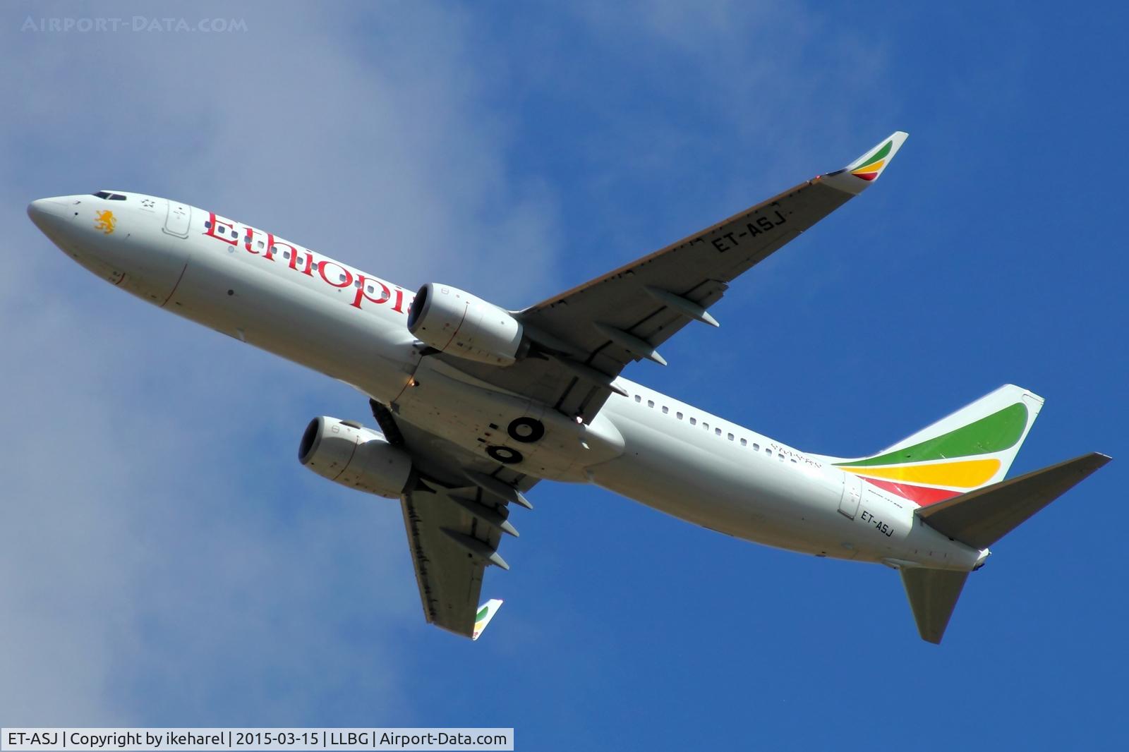 ET-ASJ, 2014 Boeing 737-860 C/N 39442, Fly to Addiss-Ababa, T/O runway 26.