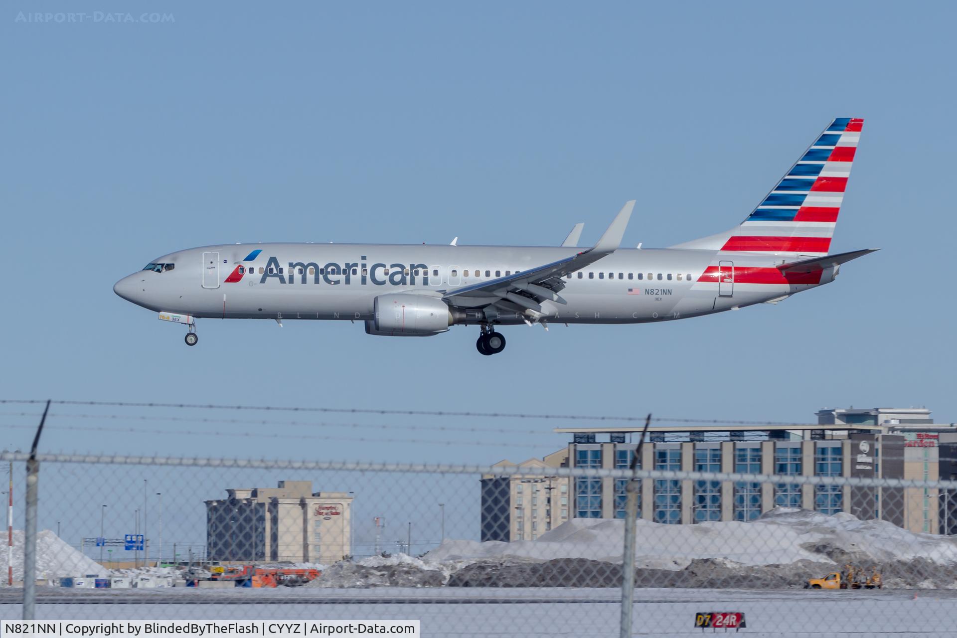 N821NN, 2009 Boeing 737-823 C/N 30912, Landing 24R at Toronto Pearson