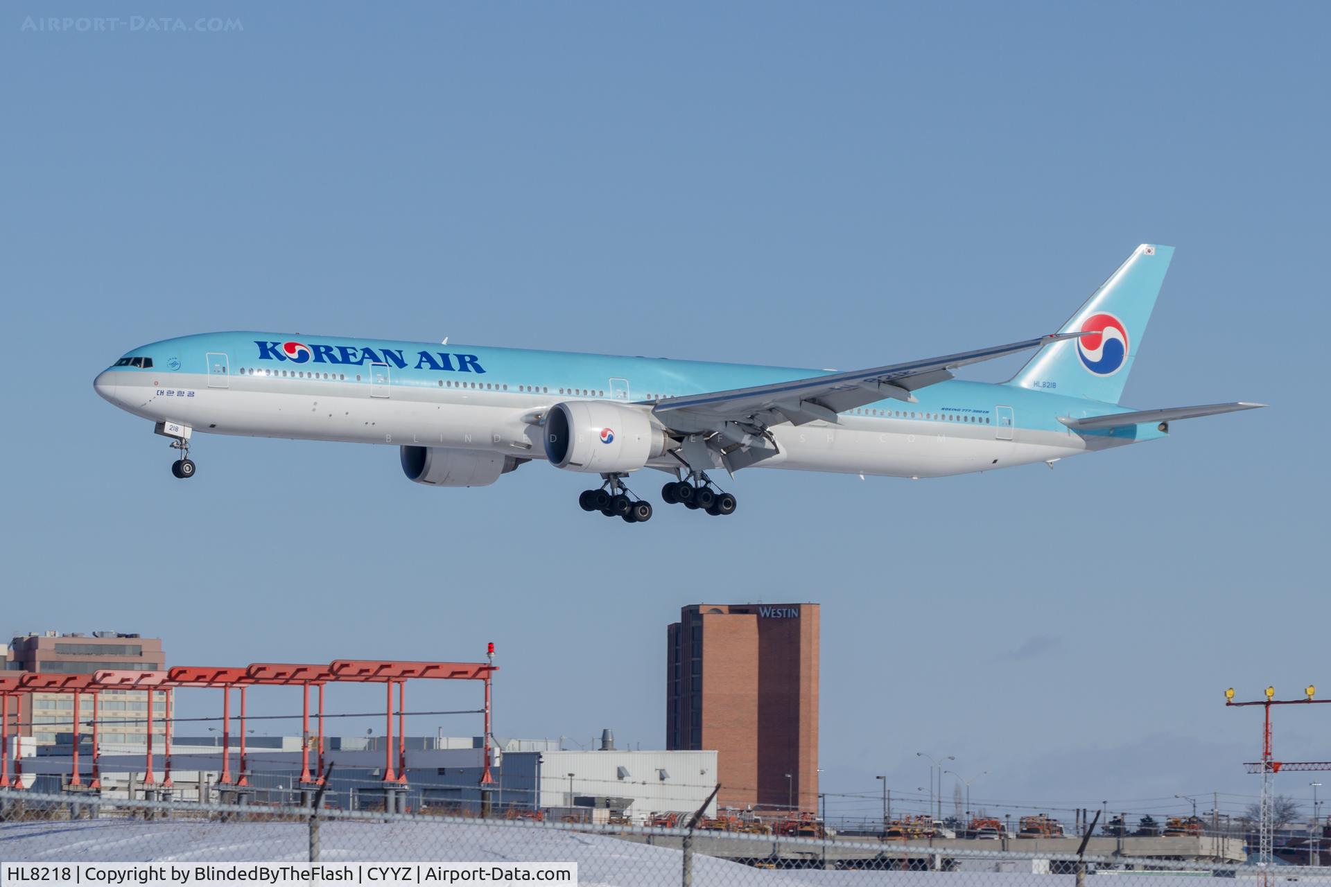 HL8218, 2011 Boeing 777-3B5/ER C/N 37649, Landing 24R at Toronto Pearson