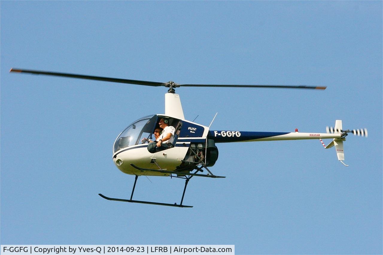 F-GGFG, Robinson R22 Beta C/N 1055, Robinson R 22 BETA, Flight over Brest-Bretagne airport (LFRB-BES)