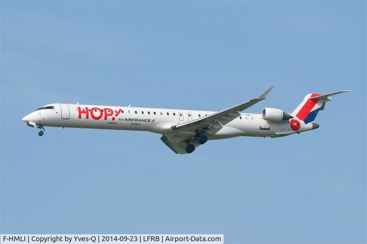 F-HMLI, 2011 Bombardier CRJ-1000EL NG (CL-600-2E25) C/N 19014, Bombardier CRJ-1000, Short approach rwy 25L, Brest-Bretagne airport (LFRB-BES)