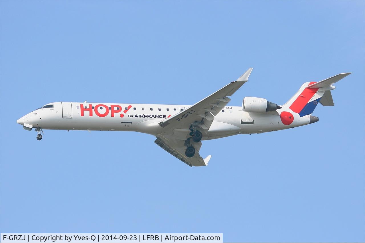 F-GRZJ, Canadair CRJ-702 (CL-600-2C10) Regional Jet C/N 10096, Canadair Regional Jet CRJ-702, Short approach rwy 25L, Brest-Bretagne airport (LFRB-BES)
