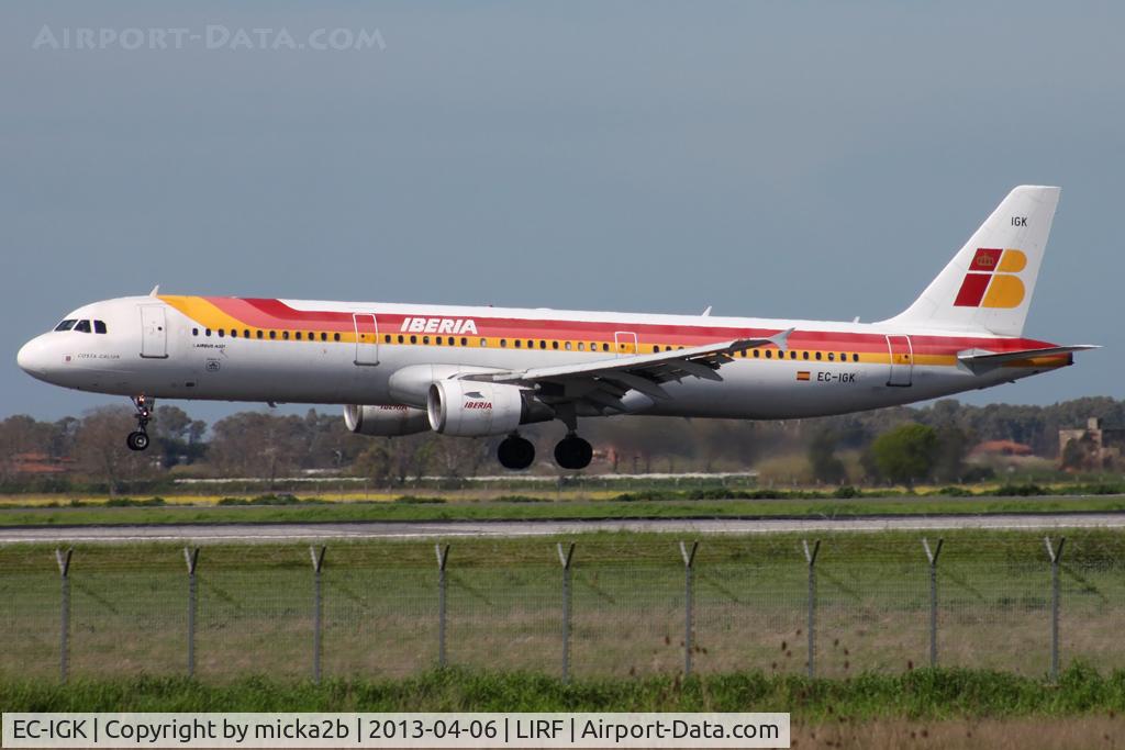 EC-IGK, 2001 Airbus A321-211 C/N 1572, Landing. Scrapped in february 2025.