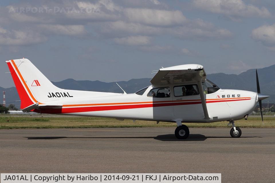 JA01AL, 2014 Cessna 172S C/N 172S11385, Taxing for departure.