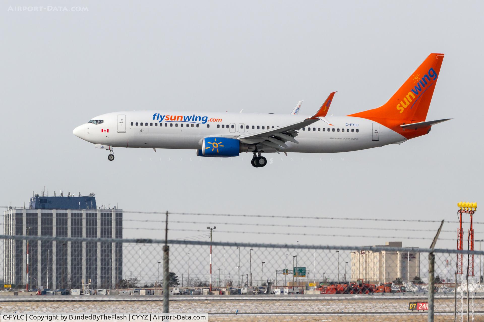 C-FYLC, 2006 Boeing 737-8BK C/N 33029, Short final for 24R at Toronto Pearson