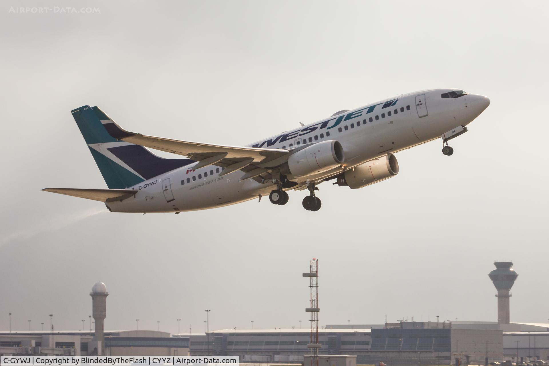C-GYWJ, 2006 Boeing 737-7CT C/N 32772, Powering hard off runway 23 at Toronto Pearson
