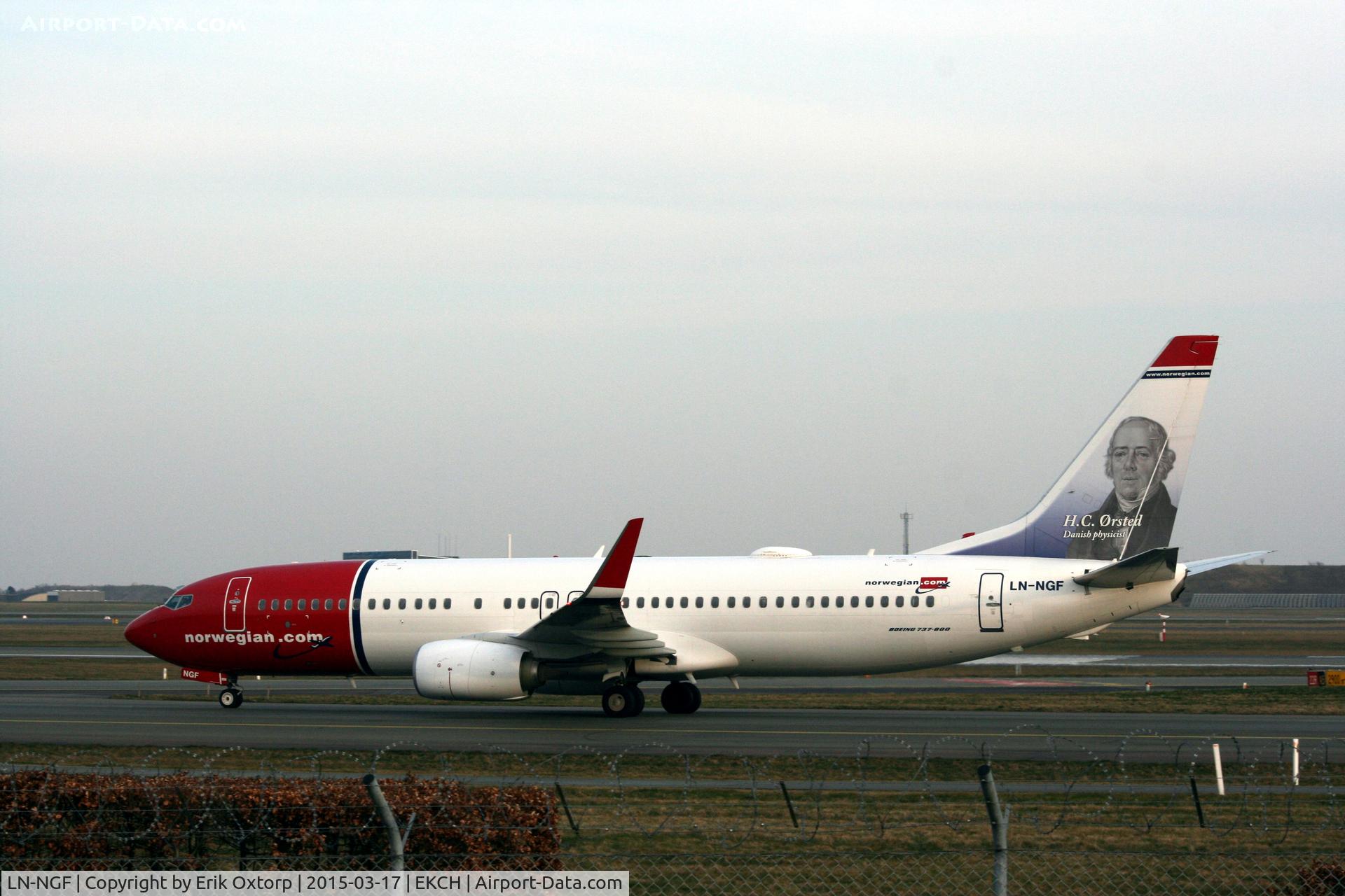 LN-NGF, 2012 Boeing 737-8JP C/N 39017, LN-NGF arrived rw 04L