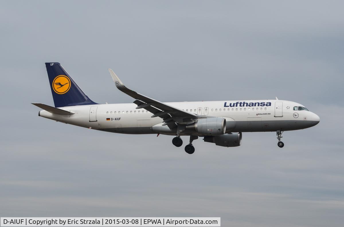 D-AIUF, 2014 Airbus A320-214 C/N 6141, A320 with sharklets landing on RWY 11.