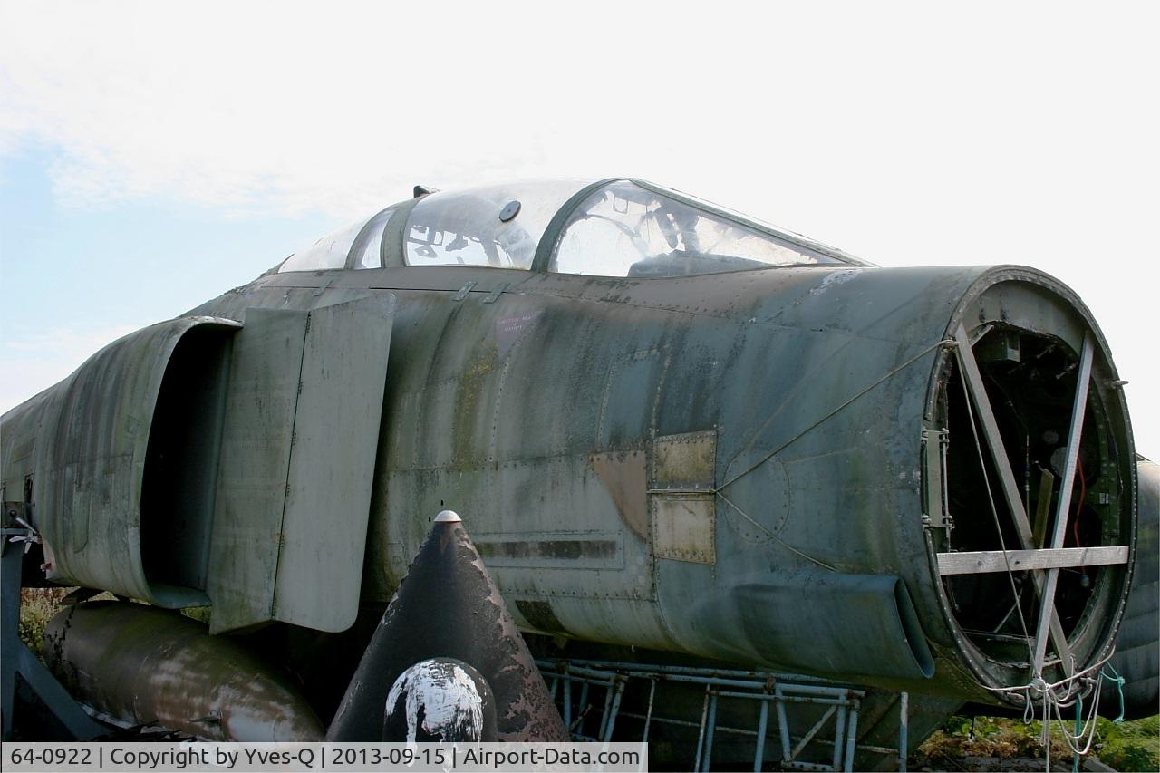 64-0922, 1964 McDonnell F-4C Phantom II C/N 1401, McDonnell F-4C Phantom II neglected on microlight base (LF2923), near Plobannalec (Finistère, Brittany)