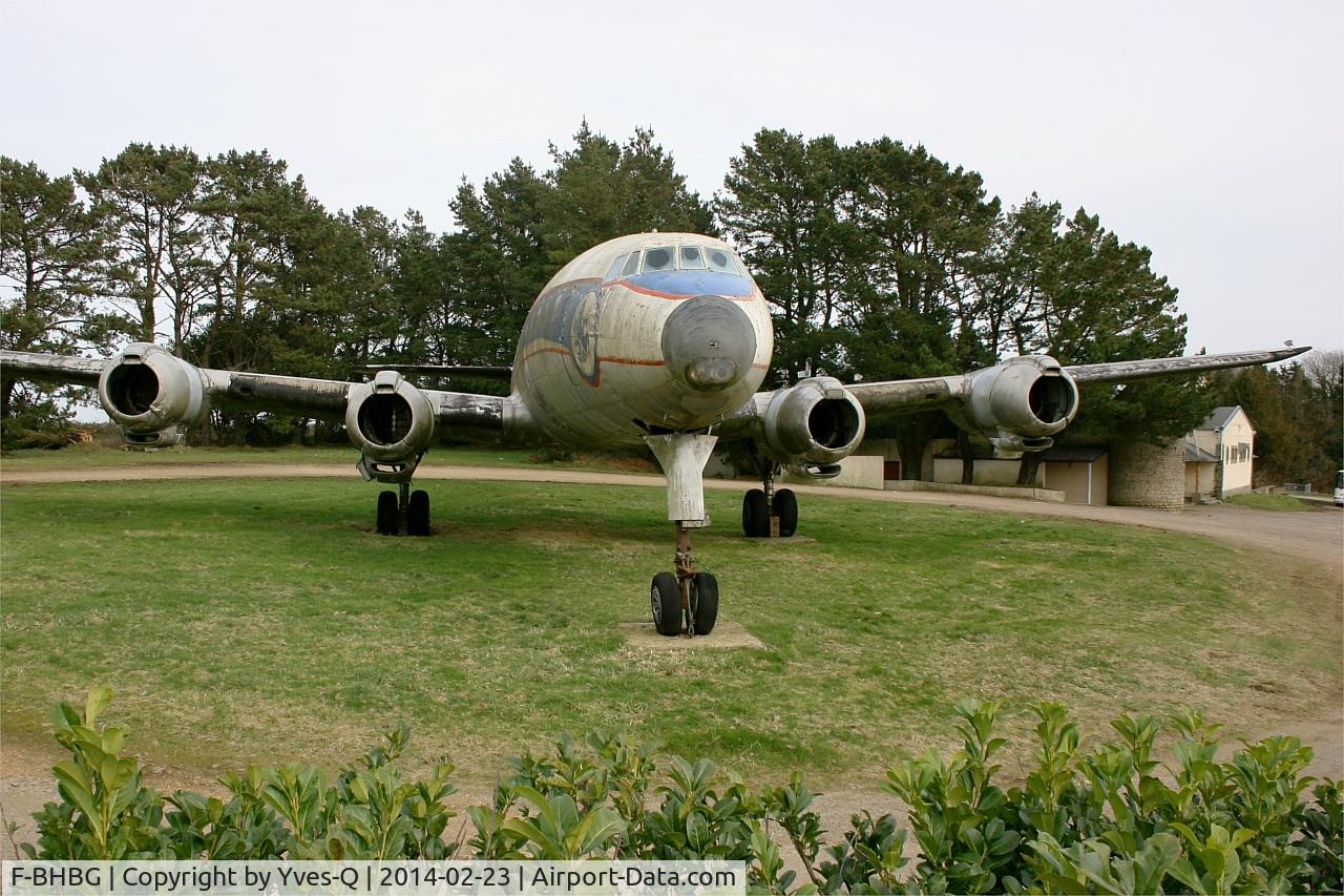 F-BHBG, 1955 Lockheed L-1049G Super Constellation C/N 4626, Lockheed 1049G 82, Displayed in deteriorating conditions (severe corrosion, sacked cockpit...) at Plonéis near Quimper