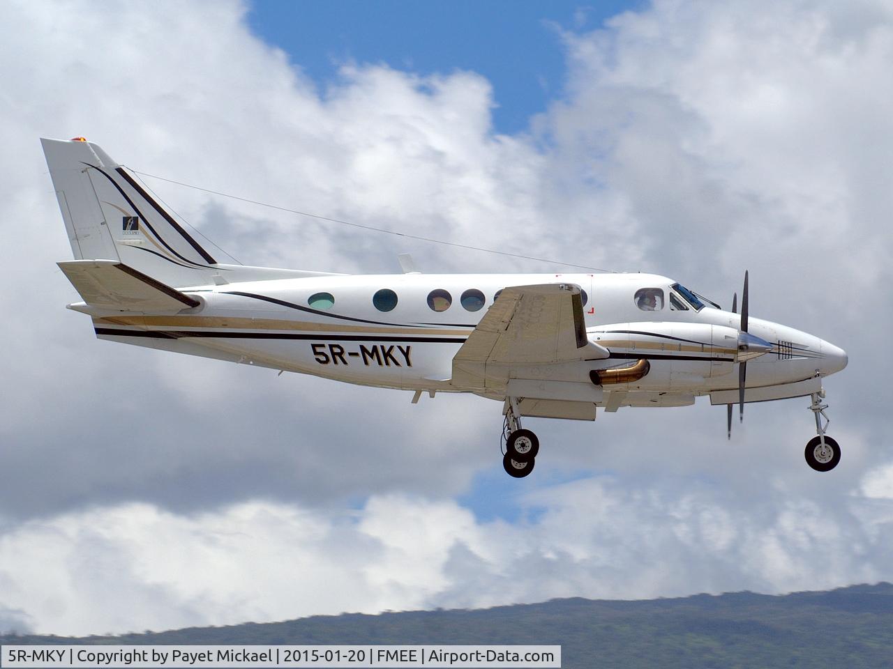 5R-MKY, 1977 Beech B100 King Air King Air C/N BE-20, Final rwy 30