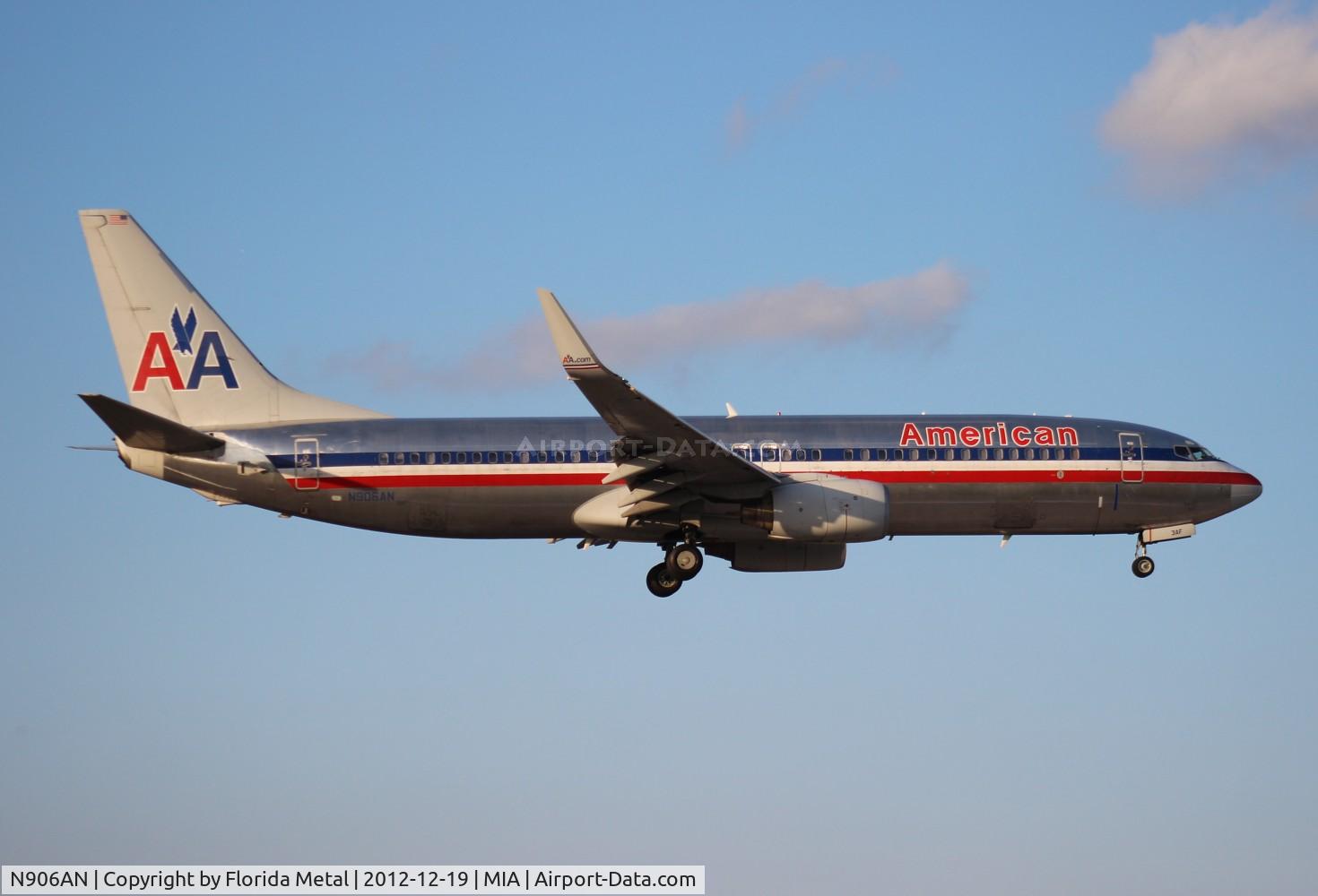 N906AN, 1999 Boeing 737-823 C/N 29508, American