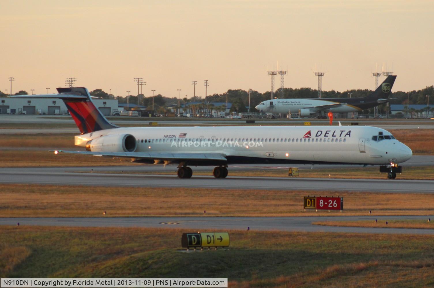 N910DN, 1995 McDonnell Douglas MD-90-30 C/N 53390, Delta MD-90