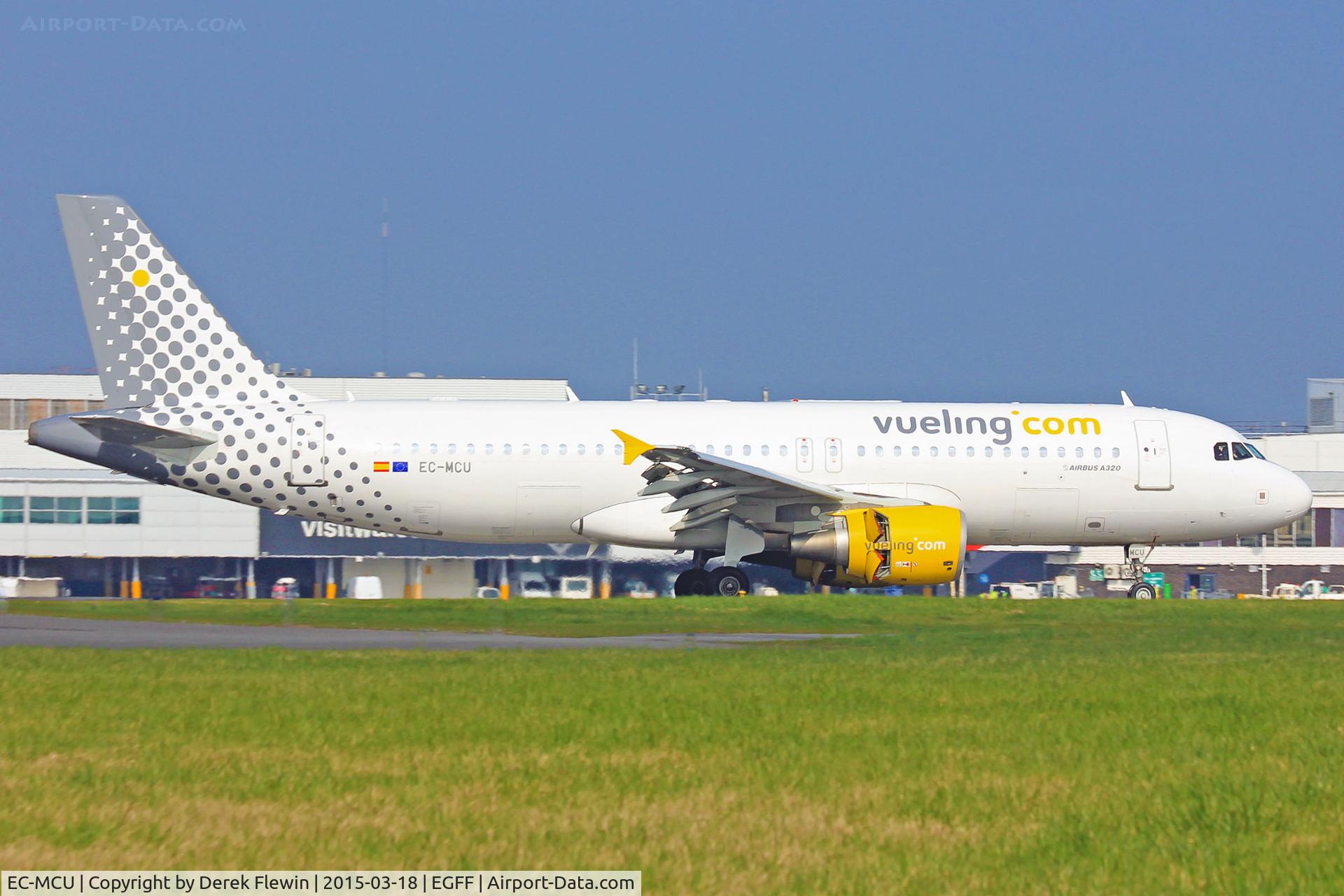 EC-MCU, 2009 Airbus A320-214 C/N 3907, A320-214, previously D-AVVA, 9K-EAC, EL-ERX, A6-RKB, EI-ERX, callsign Vueling 1241, landing on runway 12 out of Alicante.