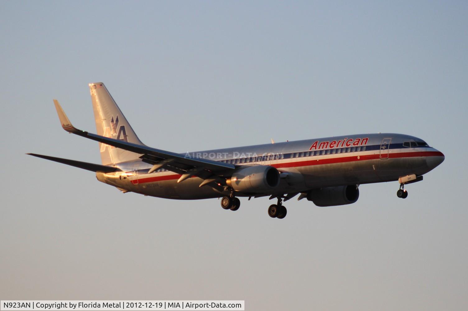 N923AN, 1999 Boeing 737-823 C/N 29524, American