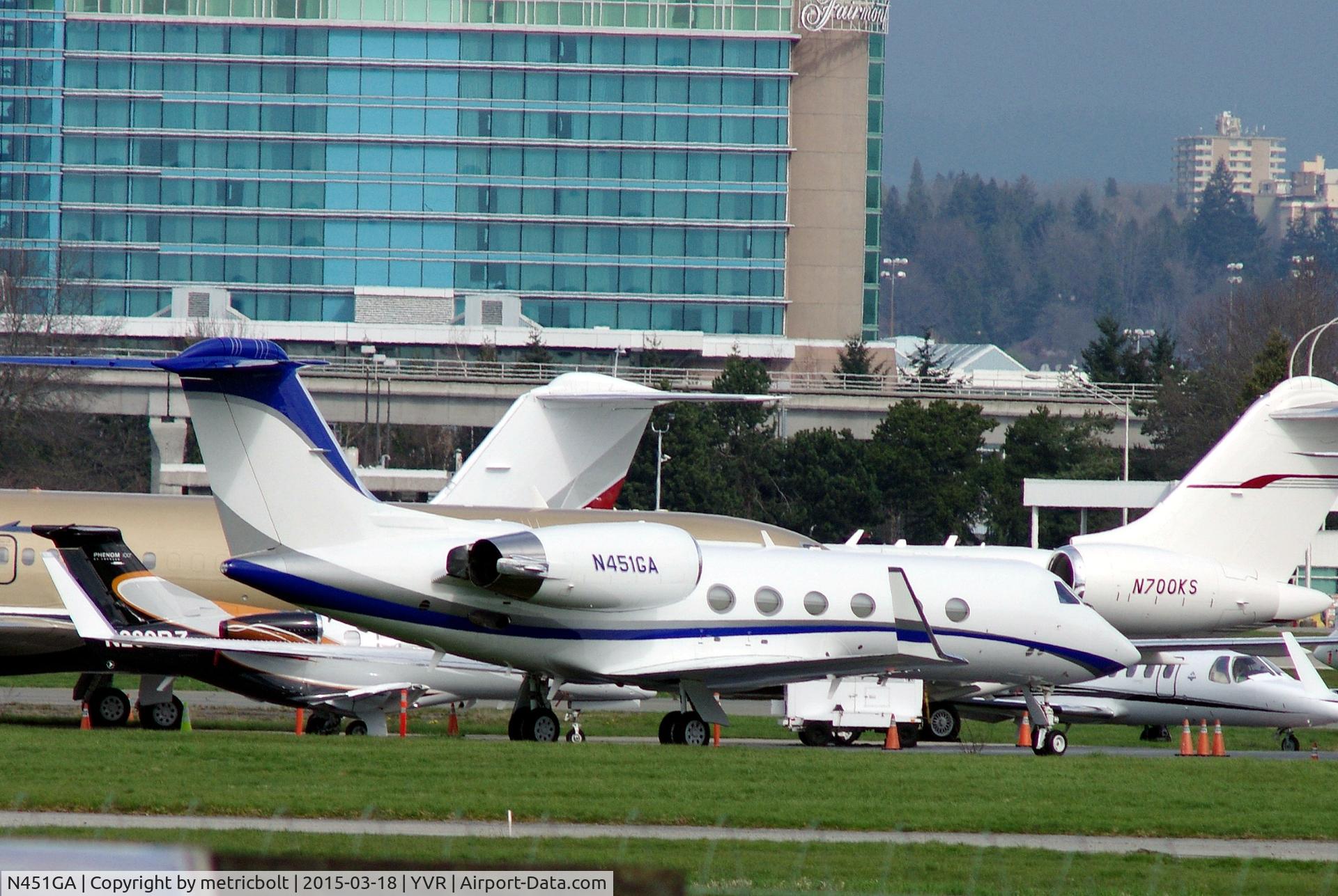 N451GA, 1993 Gulfstream Aerospace G-IV C/N 1221, Busy day at YVR