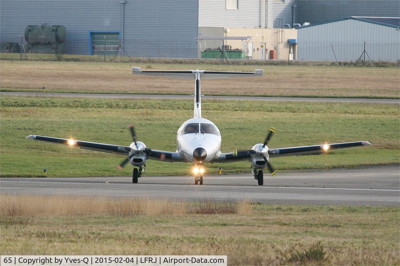 65, 1983 Embraer EMB-121AN Xingu C/N 121065, Embraer EMB-121AN Xingu, Linning up prior take off rwy 08, Landivisiau Naval Air Base (LFRJ)