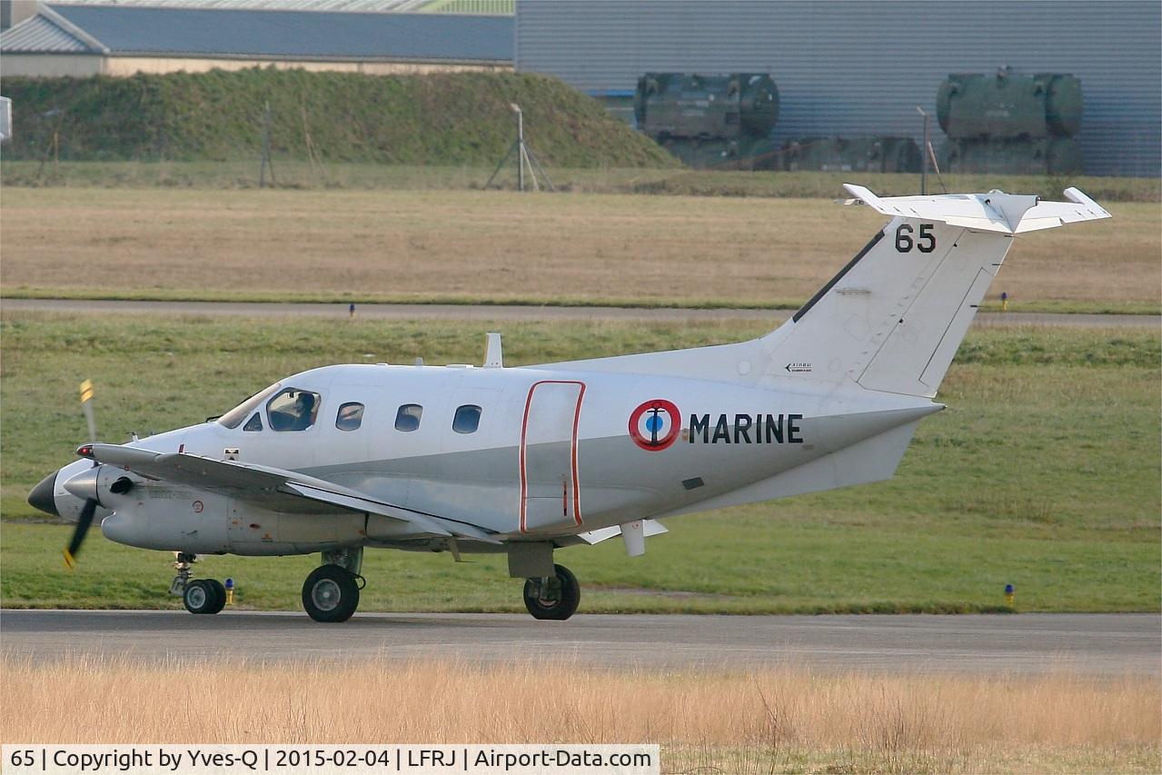 65, 1983 Embraer EMB-121AN Xingu C/N 121065, Embraer EMB-121AN Xingu, Take off rwy 08, Landivisiau Naval Air Base (LFRJ)
