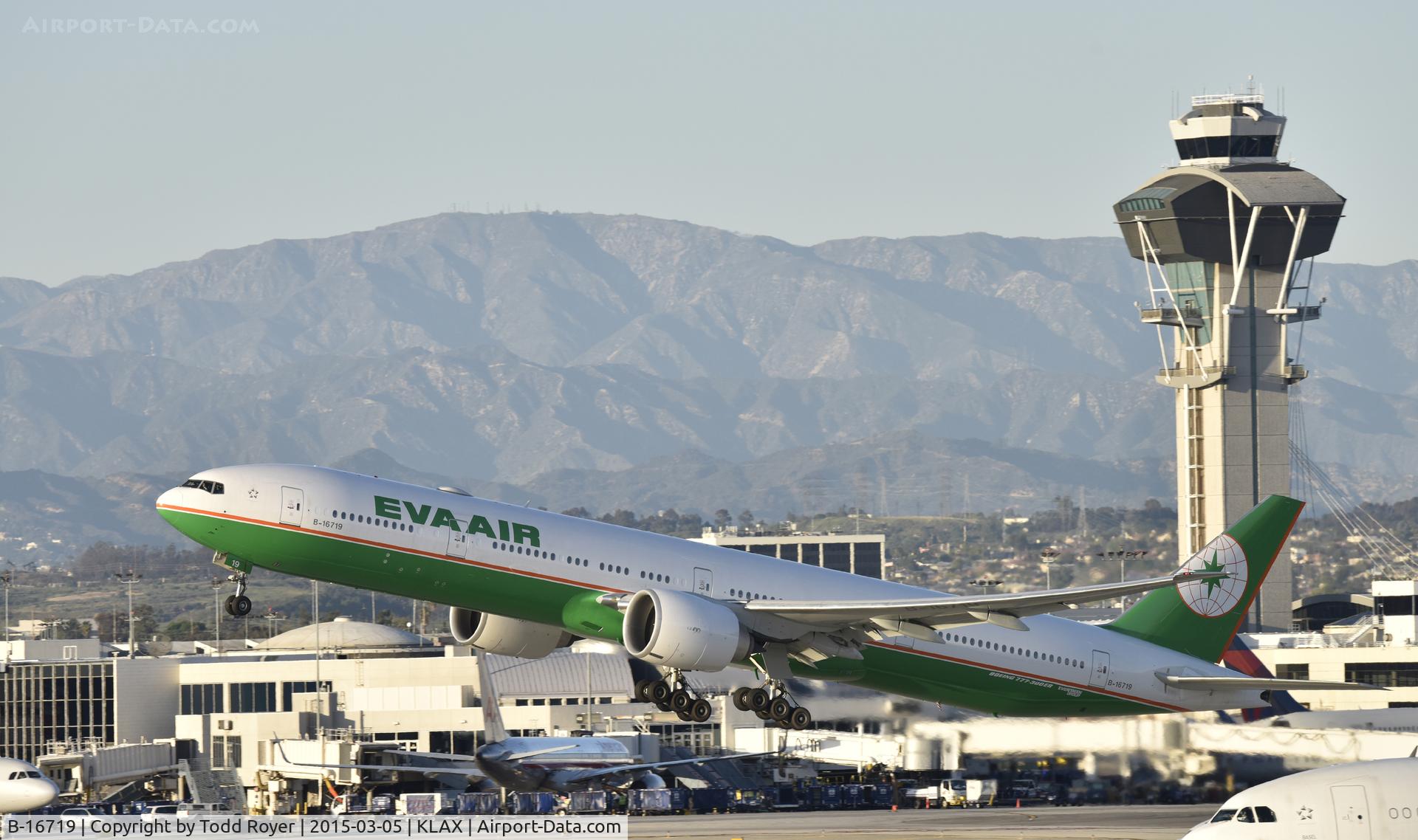B-16719, 2014 Boeing 777-36N/ER C/N 42103, Departing LAX on 25R