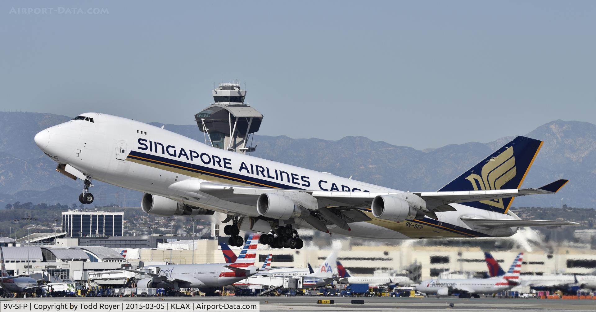 9V-SFP, 2005 Boeing 747-412F/SCD C/N 32902, Departing LAX on 25R