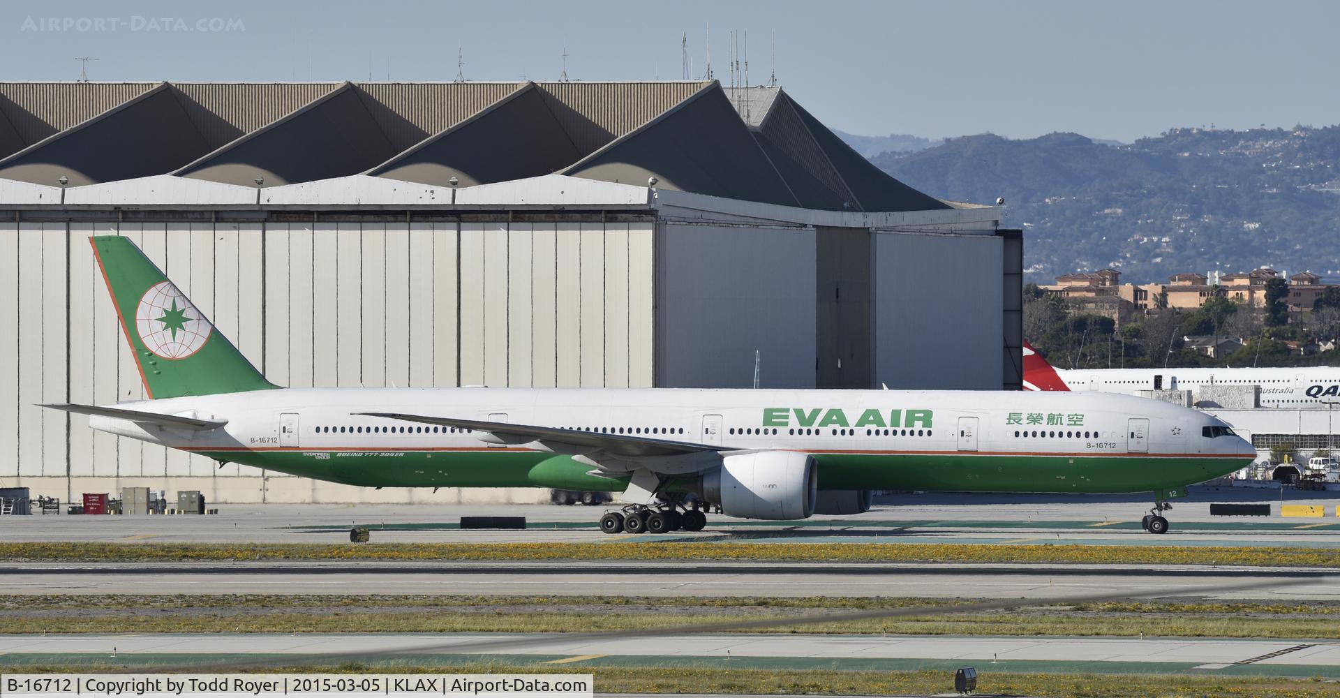 B-16712, 2008 Boeing 777-35E/ER C/N 33755, Taxiing to gate at LAX