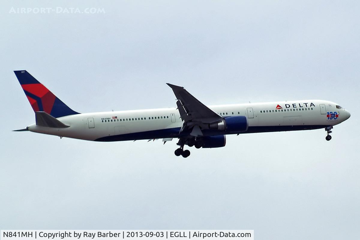 N841MH, 2001 Boeing 767-432/ER C/N 29714, Boeing 767-432ER [29714] (Delta Air Lines) Home~G 03/09/2013. On approach 27L.