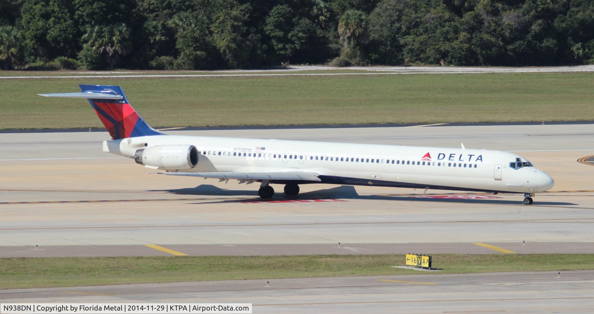 N938DN, 1995 McDonnell Douglas MD-90-30 C/N 53353, Delta