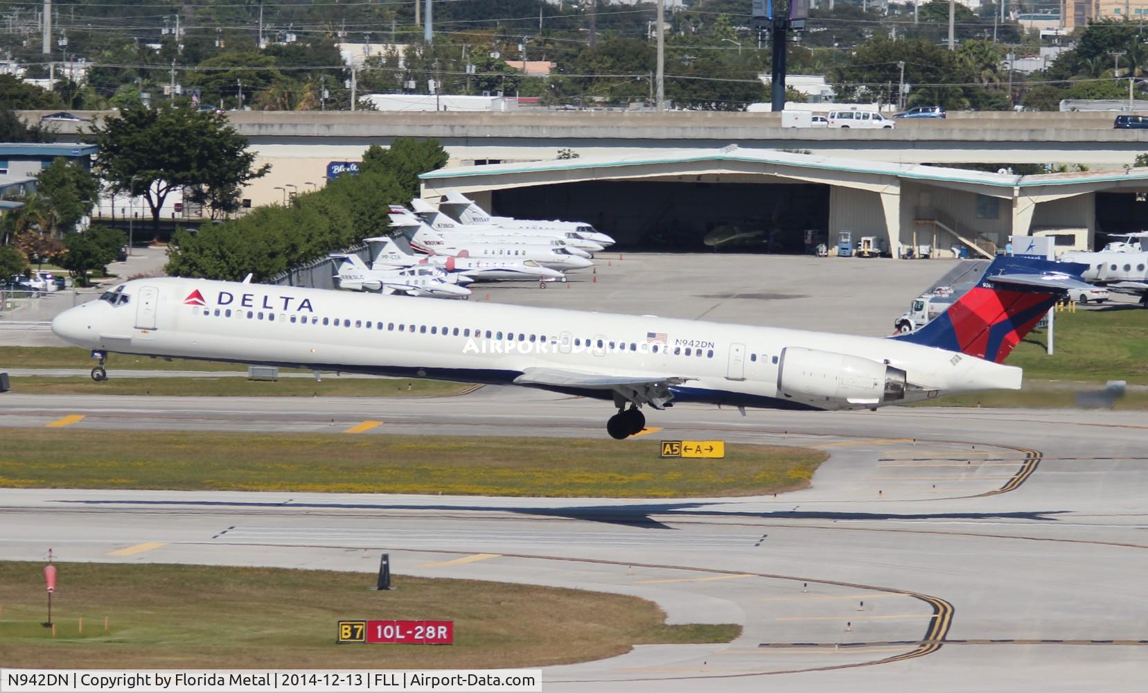 N942DN, 1997 McDonnell Douglas MD-90-30 C/N 53556, Delta