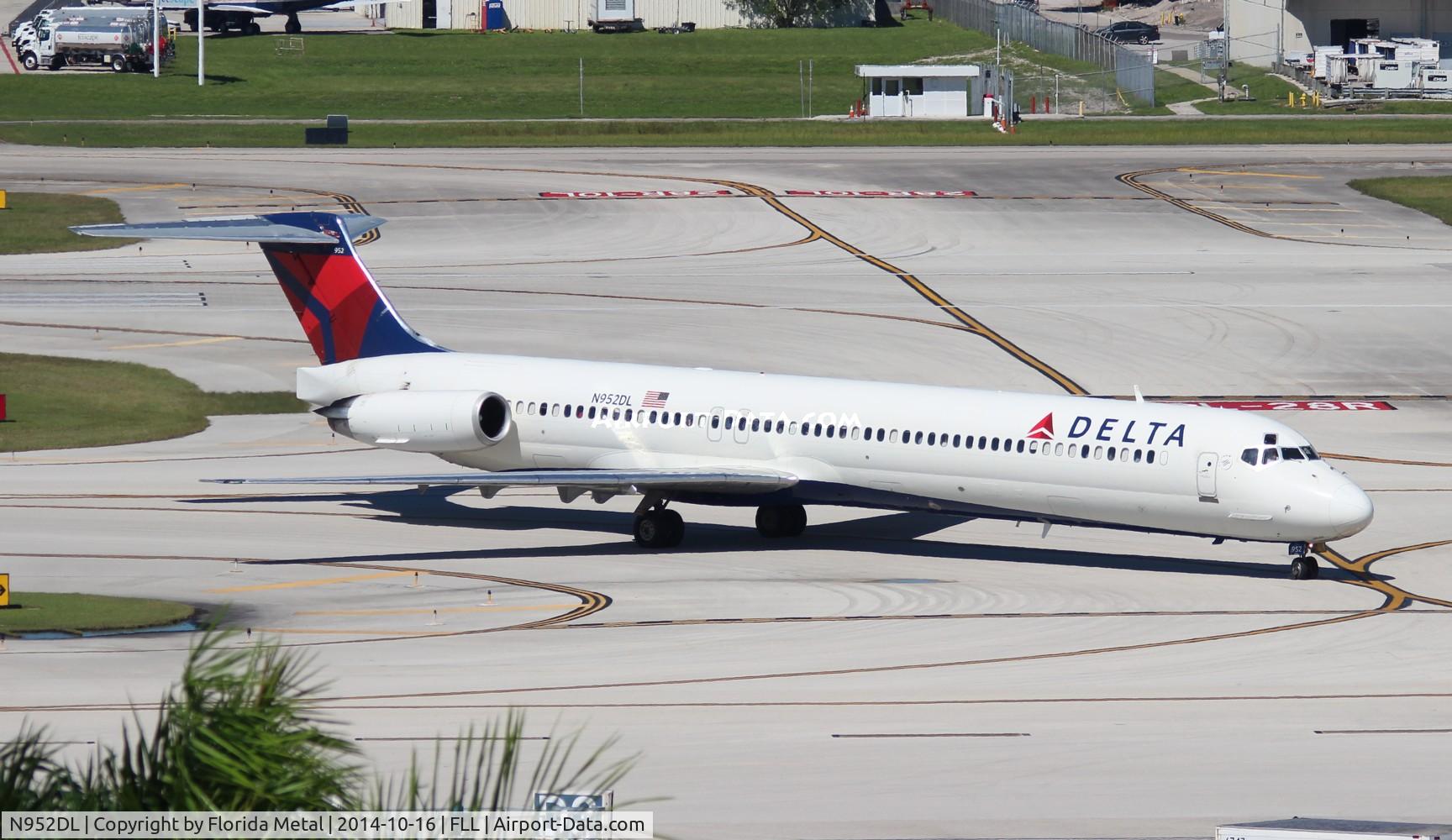 N952DL, 1990 McDonnell Douglas MD-88 C/N 49883, Delta MD-88