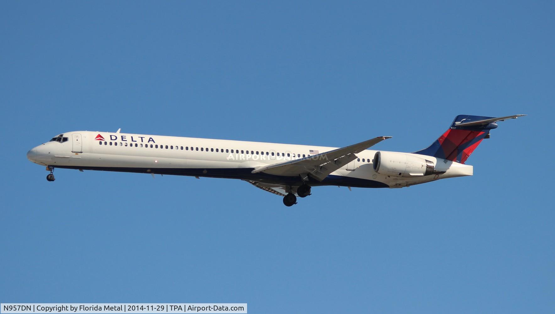 N957DN, 1997 McDonnell Douglas MD-90-30 C/N 53527, Delta