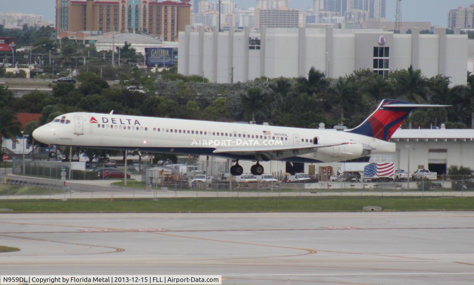 N959DL, 1990 McDonnell Douglas MD-88 C/N 49978, Delta