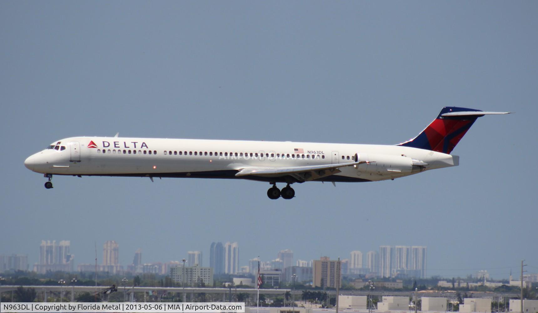 N963DL, 1990 McDonnell Douglas MD-88 C/N 49982, Delta MD-88