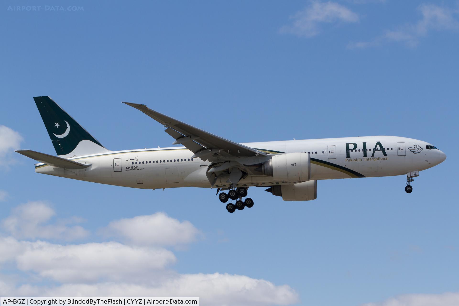 AP-BGZ, 2005 Boeing 777-240/LR C/N 33782, Landing 05 at Toronto Pearson