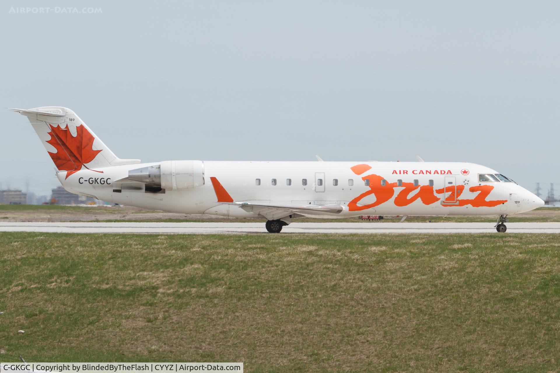 C-GKGC, 1999 Canadair CRJ-200ER (CL-600-2B19) C/N 7334, Holding short of 06L at Toronto Pearson