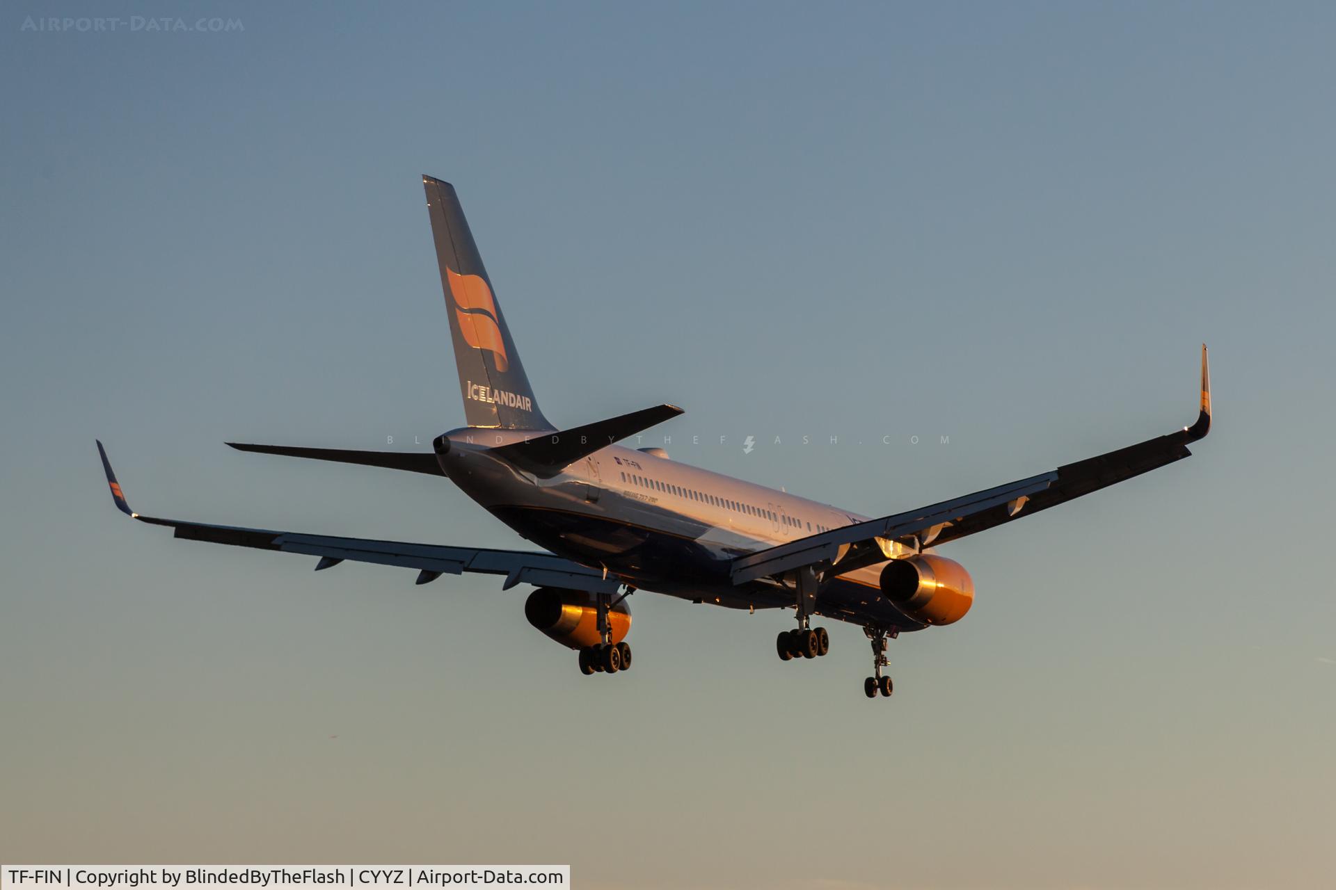 TF-FIN, 1997 Boeing 757-208 C/N 28989, Short final for runway 23 at Toronto Pearson during golden hour