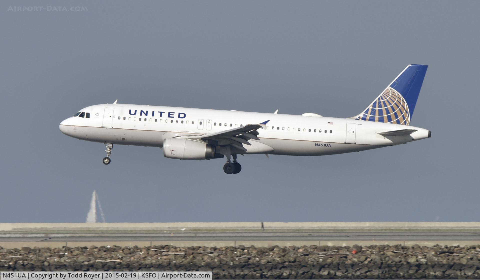 N451UA, 1998 Airbus A320-232 C/N 865, Landing at SFO