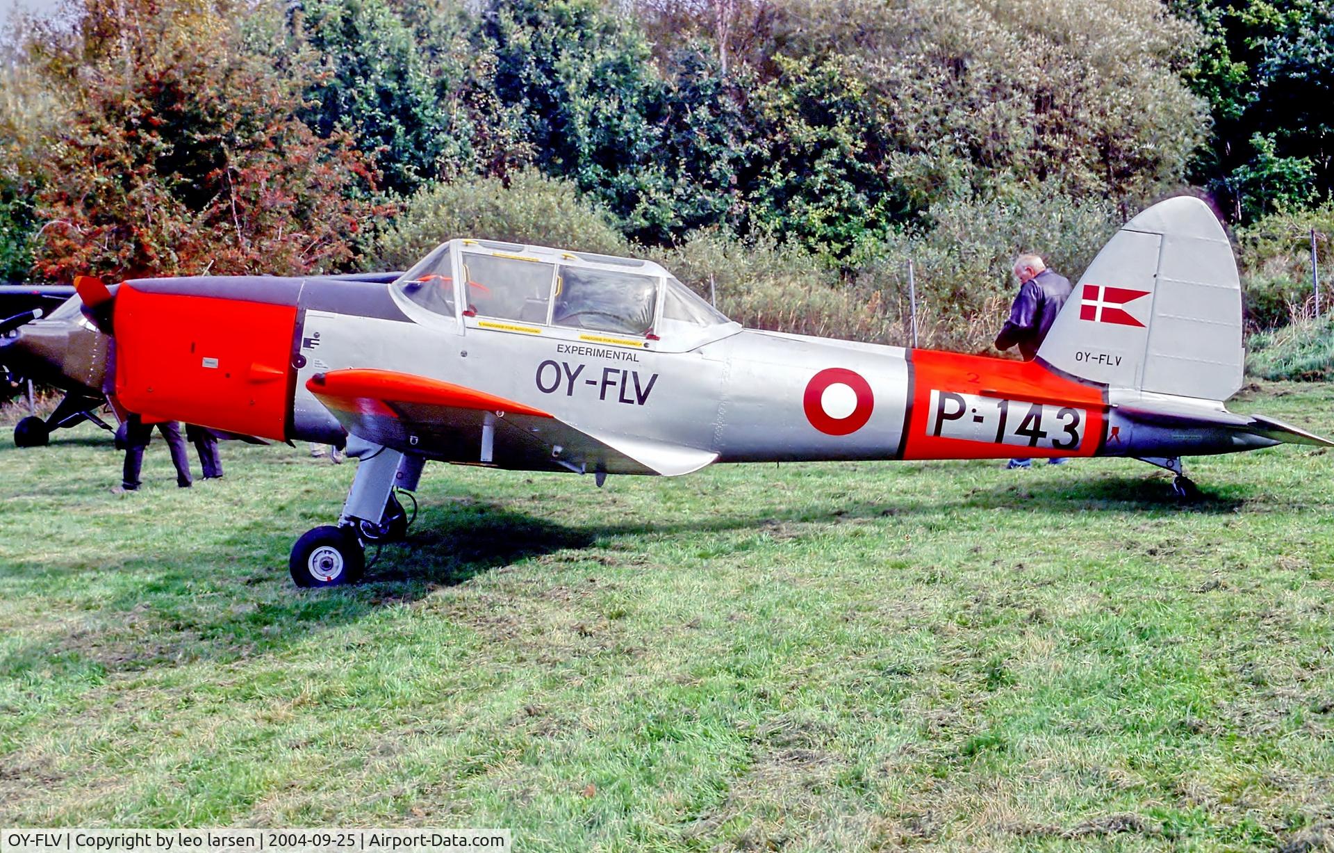 OY-FLV, 1953 De Havilland DHC-1 Chipmunk 22 C/N C1/0878, Avedøre Denmark 26.9.04