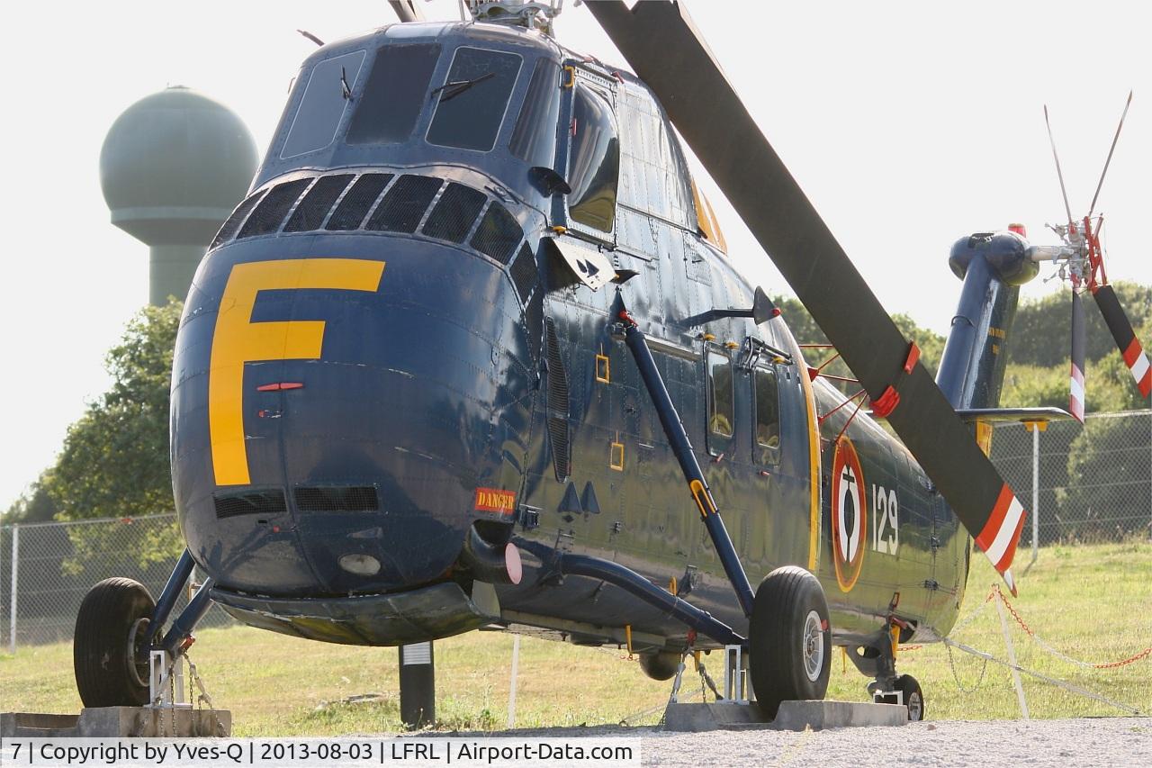 7, Sikorsky HSS-1 Seabat C/N SA50, Sikorsky HSS-1, Preserved at the gate of Naval school, Lanvéoc-Poulmic Naval Air Base (LFRL)