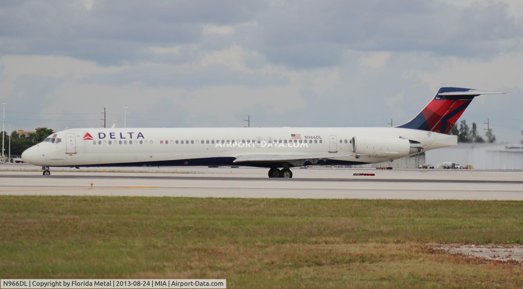 N966DL, 1990 McDonnell Douglas MD-88 C/N 53115, Delta