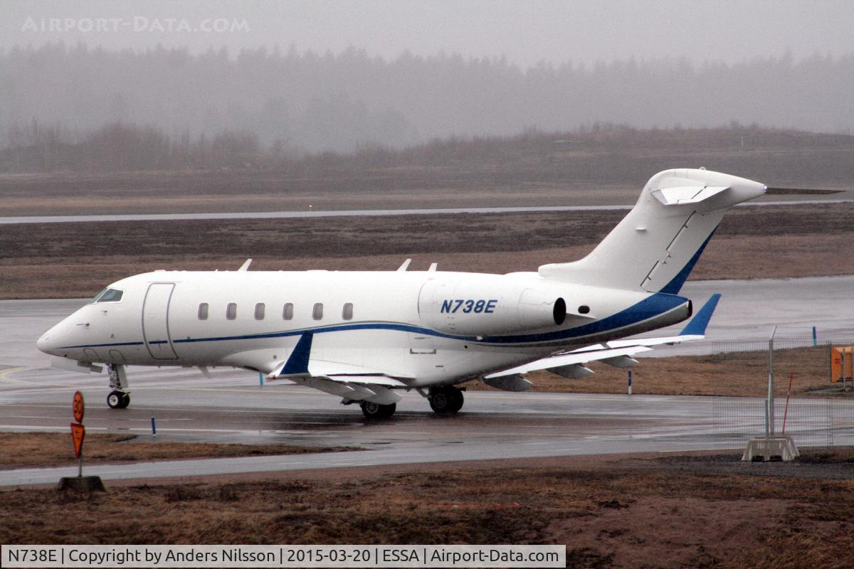 N738E, 2013 Bombardier Challenger 300 (BD-100-1A10) C/N 20410, Taxiing from ramp S.